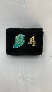 lot 5332 image: Ford Motor Company Collectible Pin Set