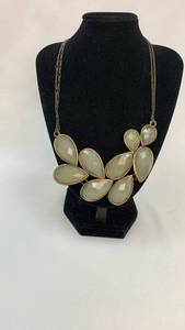 lot 5350 image: Gold Tone Statement Necklace with Green Stone Teardrop Design