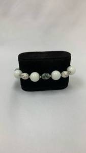 lot 5353 image: White and Green Stone Beaded Bracelet with Toggle Clasp