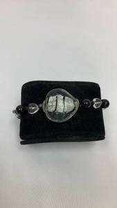 lot 5354 image: Handmade Glass Bead Bracelet with Clear and Black Beads