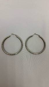 lot 5360 image: Silver Tone Etched Hoop Earrings