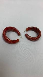 lot 5379 image: Red Marbled Resin Hoop Earrings