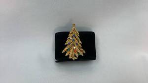 lot 5396 image: Gold Tone Christmas Tree Brooch with Colorful Rhinestones