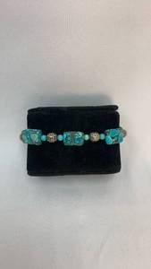 lot 5401 image: Turquoise and Silver Beaded Bracelet with Toggle Clasp