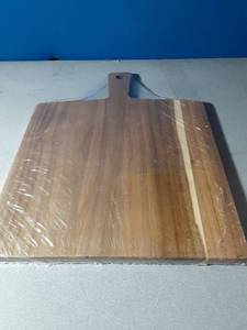 lot 273 image: Large Acai Wood Cutting Board with Handle 17x13 - Retail $0