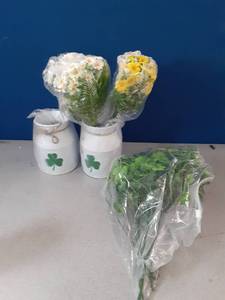 lot 304 image: Saint Patricks Day Decoration, Two Vases and Fake Flowers - Retail $0