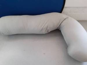 lot 333 image: Mom Cozy Pregnancy Pillow - Retail $0