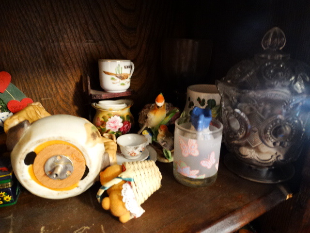 lot 14605 image: Lot of small figurines, bells, small plates, etc.
