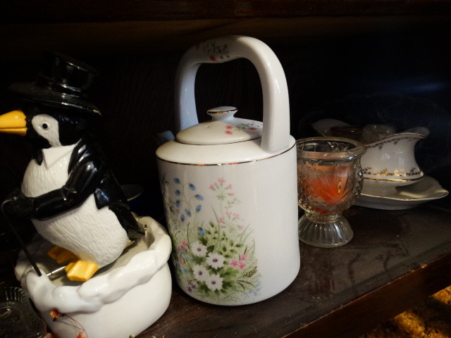 lot 14609 image: penguin music box, glass vases, 2 wine glasses, etc.