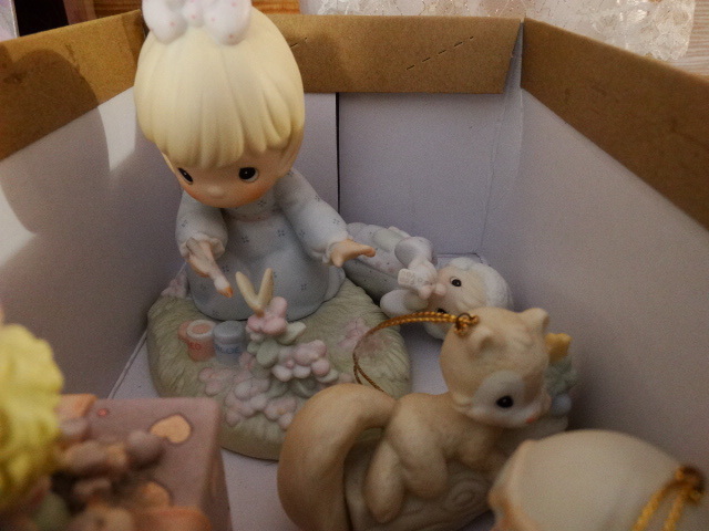 lot 14612 image: Precious moments.