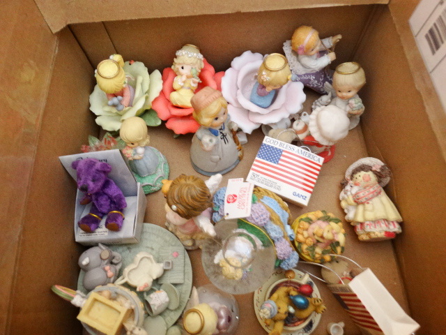 lot 14617 image: Lot of figurines.