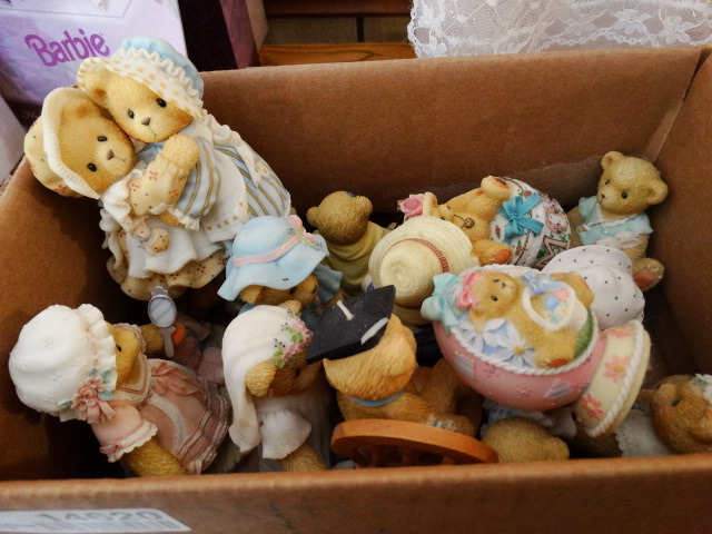 lot 14620 image: Lot of 13 cherished teddies.