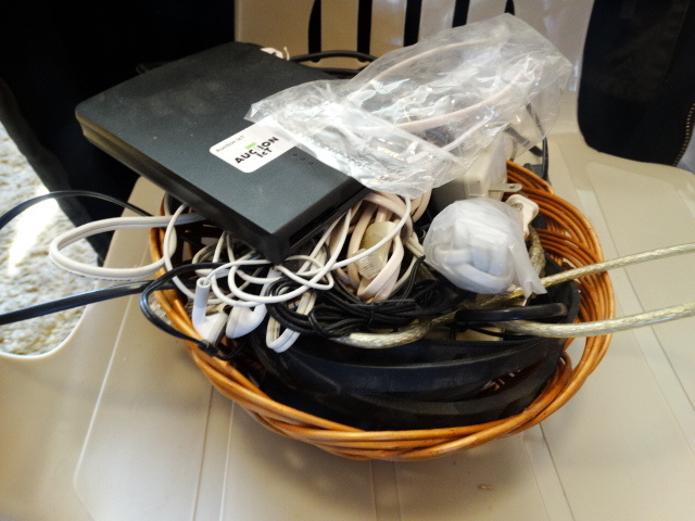 lot 14630 image: Lot of electronics.