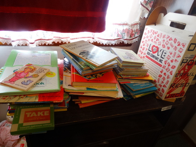 lot 14643 image: Lot of childrens books and chapter books.