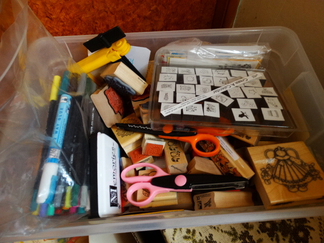 lot 14647 image: Lot of crafts.