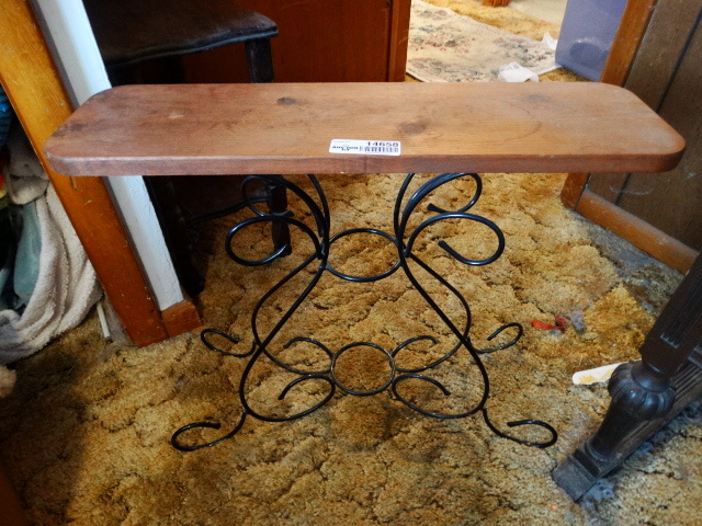 lot 14658 image: 2 Small tables.