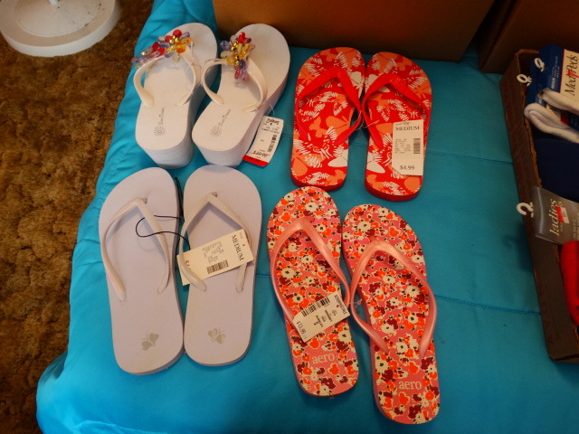 lot 14669 image: Lot of sandles.