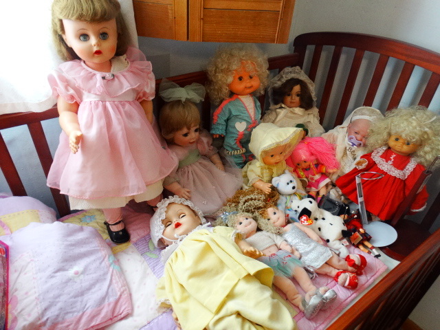 lot 14677 image: Lot of baby dolls and beanie babies.