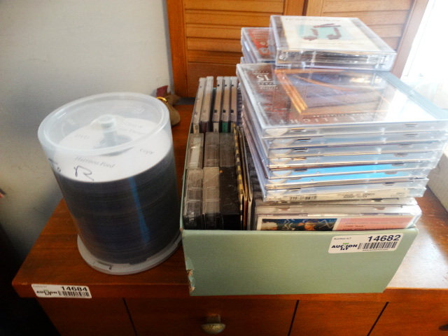 lot 14682 image: Lot of various cds.