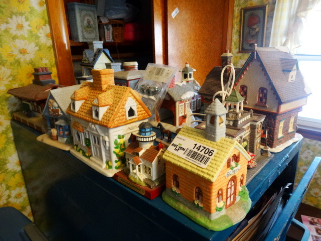 lot 14706 image: Lot of village decor.