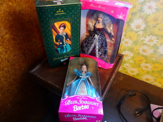lot 14710 image: Lot of barbies.