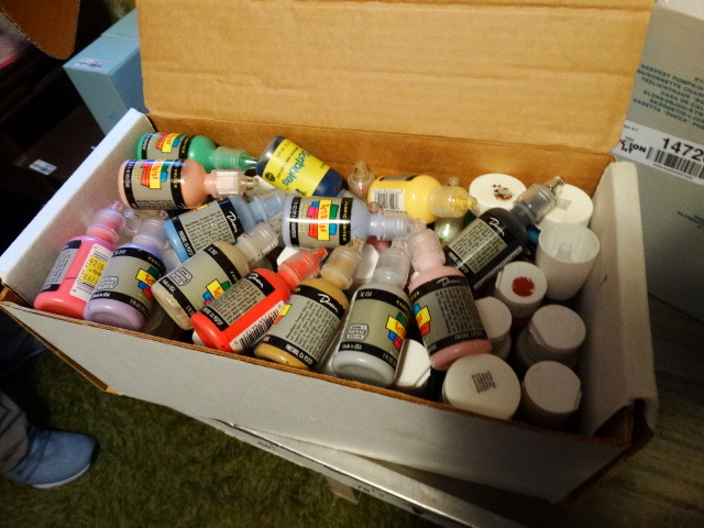 lot 14722 image: Lot of fabric paints.