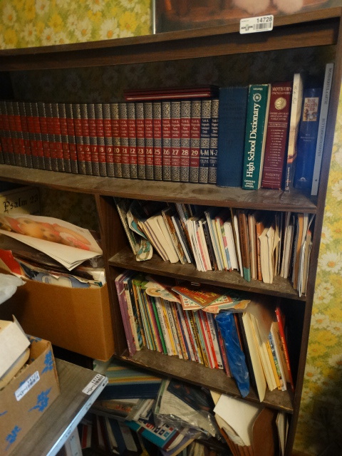 lot 14728 image: Book shelf wcontents.