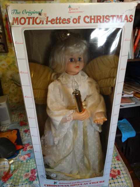 lot 14744 image: The original motion-ettes of christmas angel.