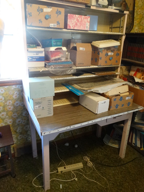 lot 14747 image: Large drafting table, contents not included.