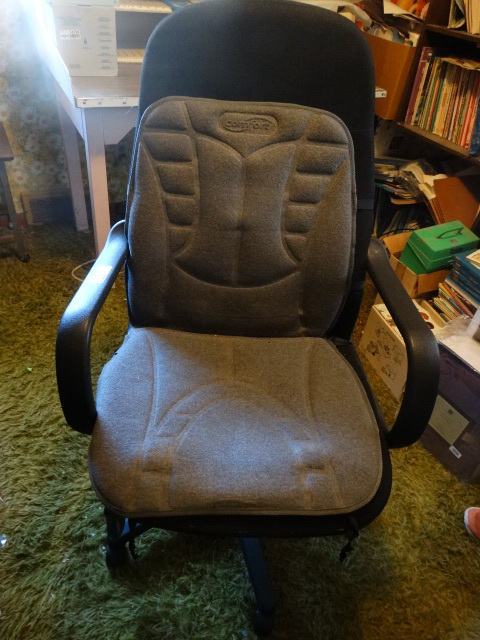 lot 14748 image: Office chair.