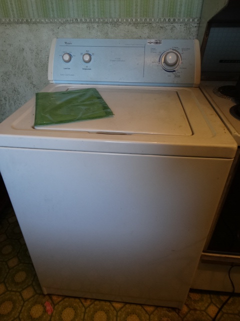 lot 14752 image: Whirlpool washer.