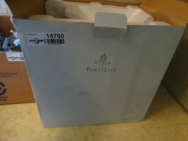 lot 14760 image: Party lite.