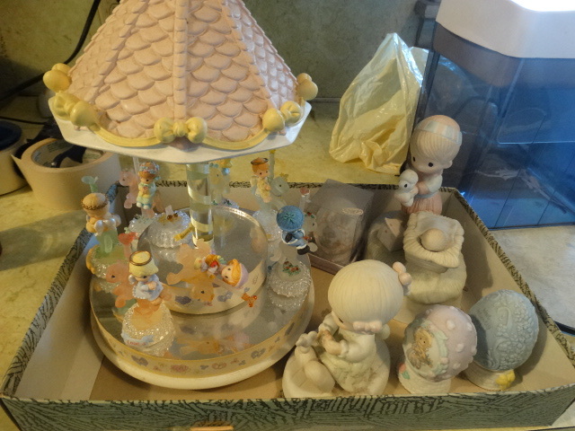 lot 14769 image: Precious moments.