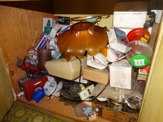 lot 14771 image: Contents in 2 lower cabinets.