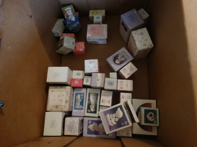 lot 14809 image: Lot of 25 precious moments.