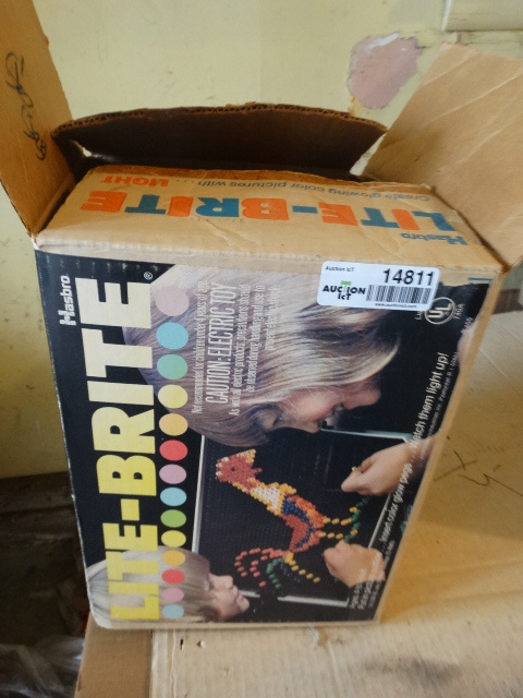 lot 14811 image: Lite brite.