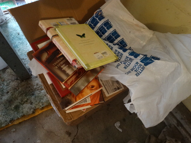 lot 14812 image: Lot of miscellaneous books and childrens books.