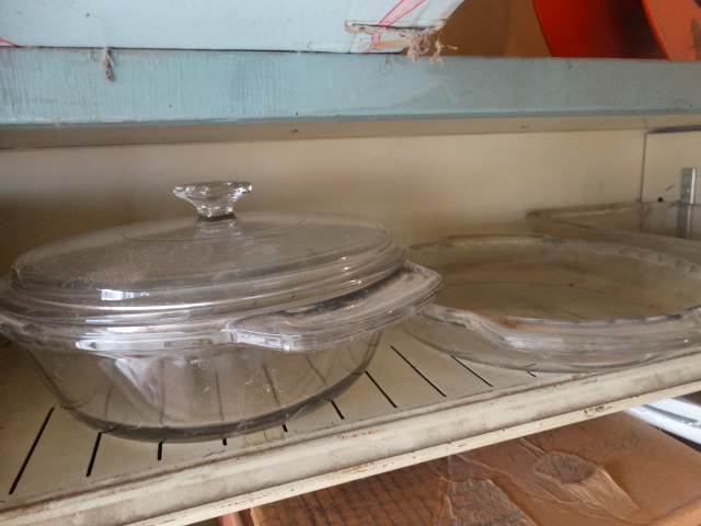 lot 14823 image: 4 Piece glass bakewear set.
