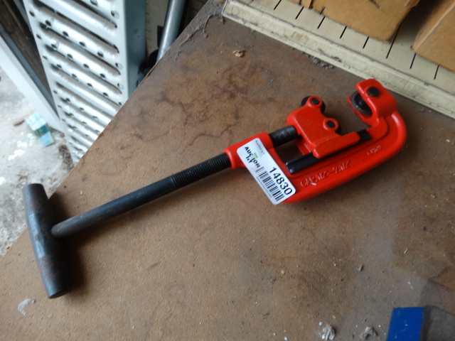 lot 14830 image: 12-2 12 # 2 pipe cutter.