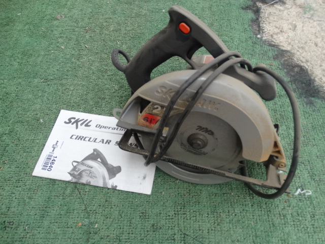 lot 14840 image: Skil saw circular saw 2 hp 6 12 cut.
