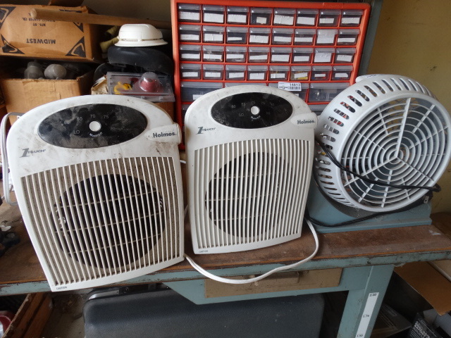 lot 14843 image: 2 one touch holmes heater and a small fan.