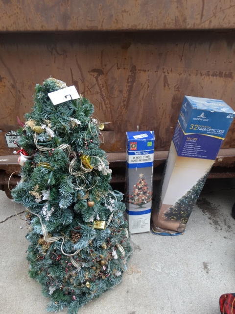 lot 14844 image: 3 Small table top christmas trees.