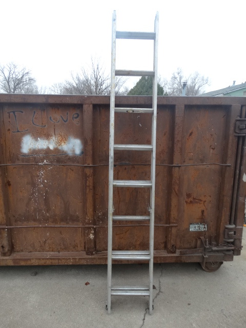 lot 14852 image: Ashely 16ft aluminum extension ladder.