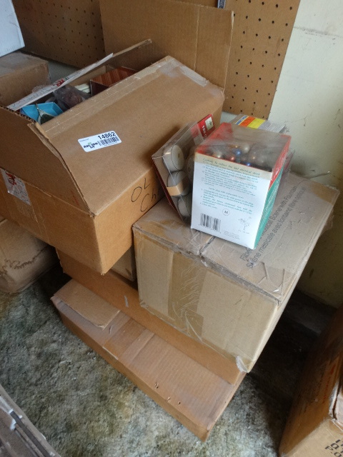 lot 14862 image: 3 Boxes and 1 bag full of chritmas decorations.