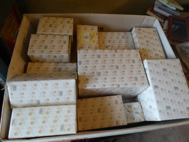 lot 14864 image: Lot of 25 assorted precious moments in boxes.