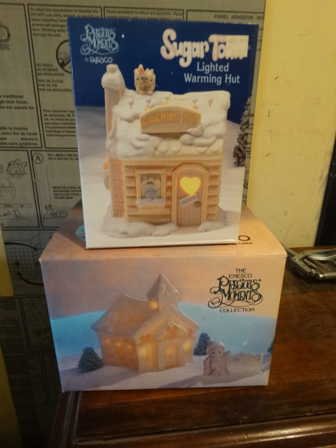 lot 14871 image: 2 Precious moments sugar town lighted warming hut and chapel night light.