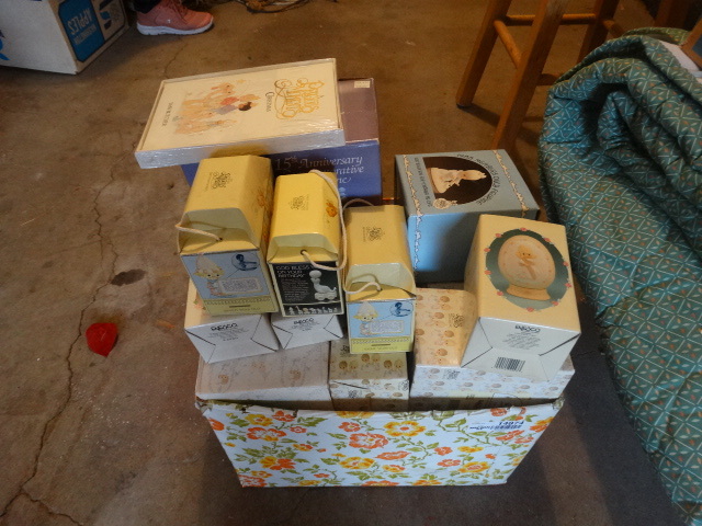 lot 14874 image: Lot of 25 assorted precious moments in boxes.