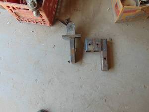 lot 4771 image: Pin Hitch and Hitch Drop - 2 Square