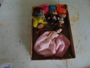 lot 4811 image: Childrens toys and Infant shoes - Furbys
