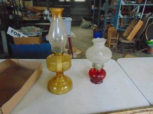 lot 4817 image: Pair of Oil Lamps